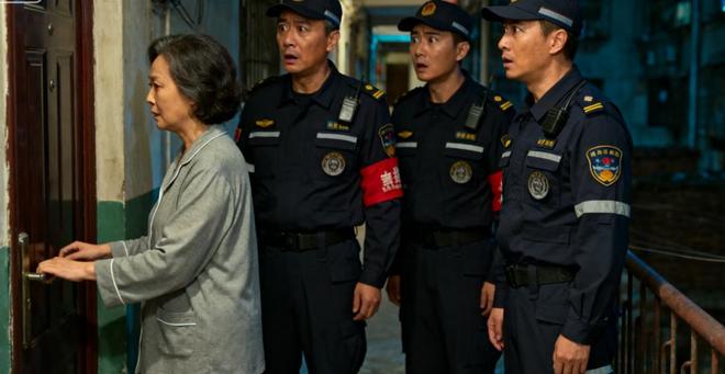 拒绝救援：“别救了他带了两个睡袋！”冰球突破豪华版45岁教师爬山失联妻子