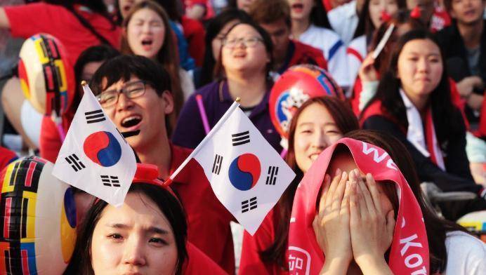 火热”而中国的幸福指数却高居全球之首冰球突破众多发达国家民众正身陷“水深(图12)