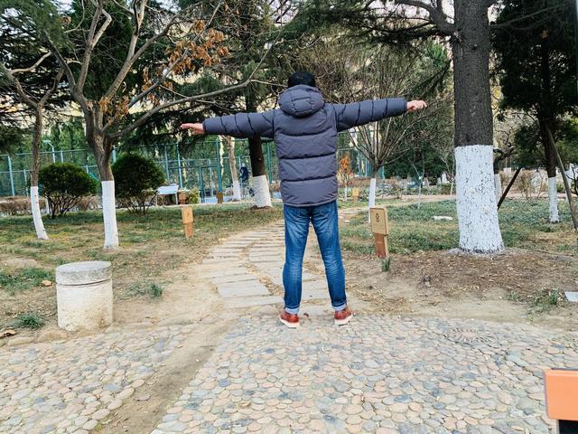 冰天枢F8509MJ羽绒服+儿童鹅绒服体验冰球突破豪华版零下20℃的温暖守护——黑(图8)