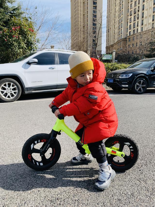 冰天枢F8509MJ羽绒服+儿童鹅绒服体验冰球突破豪华版零下20℃的温暖守护——黑(图6)